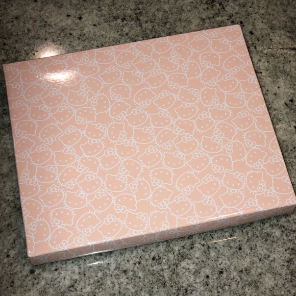 ✨NWT✨ Hello Kitty Wristlet Wallet - Picture 4 of 7